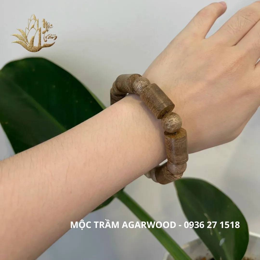 Vietnamese Natural “Kien Toc” Agarwood Bracelet – 13mm Round Beads with Bamboo Joint Accents